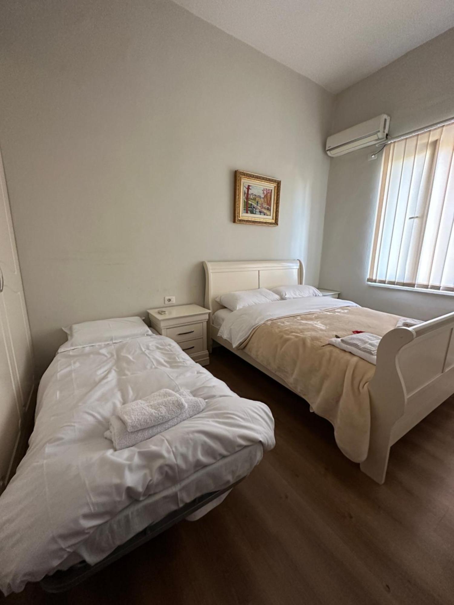 Kelly's Cozy Hideaway - Apartment Tirana